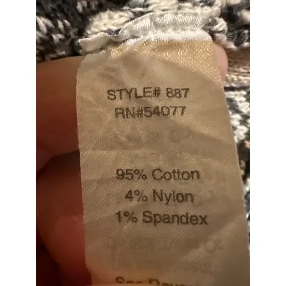 ⭐️ Women’s Cabi Sleeveless Sweater W/ Peplum Bottom Size Medium - Picture 5 of 5